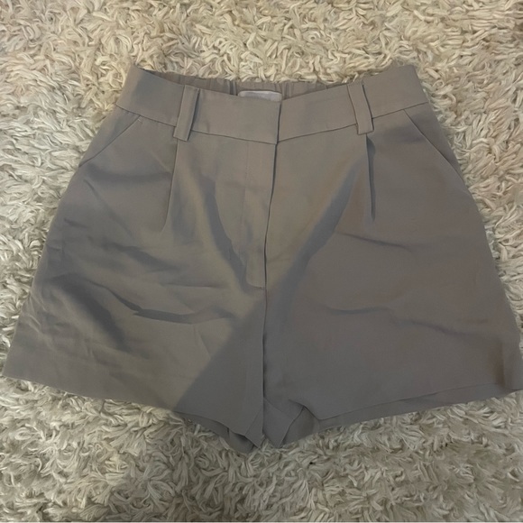 H & M Trouser Shorts - Picture 1 of 3
